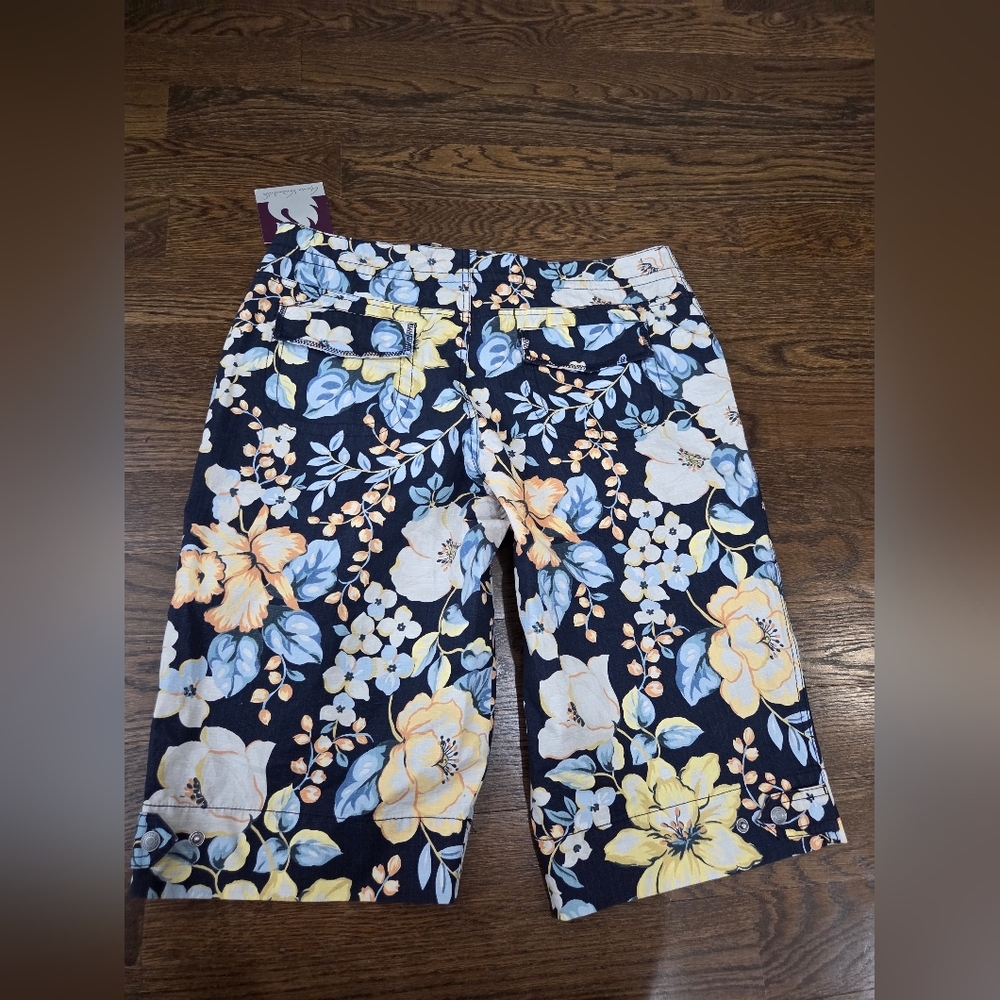 NWT Gloria Vanderbilt Floral Print Bermuda Shorts Sz.14 - Picture 3 of 10